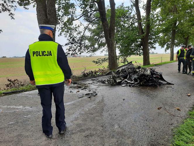 Warmińsko-mazurskie: Dwie osoby spłonęły żywcem w porsche