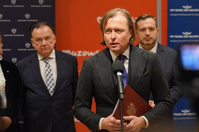 Koniec przesiadek! Pociągiem dojedziesz prosto na lotnisko w Modlinie! Jest decyzja