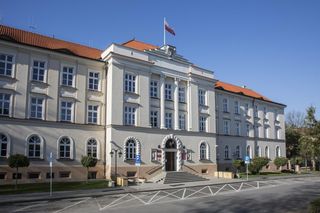 Wojewoda lubelski zdjął krzyż. Zarzucają mu obrazę uczuć religijnych