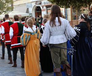 Korowód w ramach Międzynarodowego Festiwalu Renesansu w Lublinie