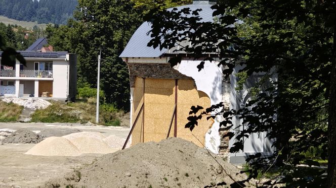 Stronie Śląskie niemal rok po powodzi. Jak wygląda dziś miejsce, gdzie pękła tama? 