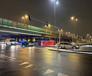 Horror na Puławskiej. Kierowca zatrzymał autokar na środku drogi. Jeden z pasażerów zmarł podczas jazdy