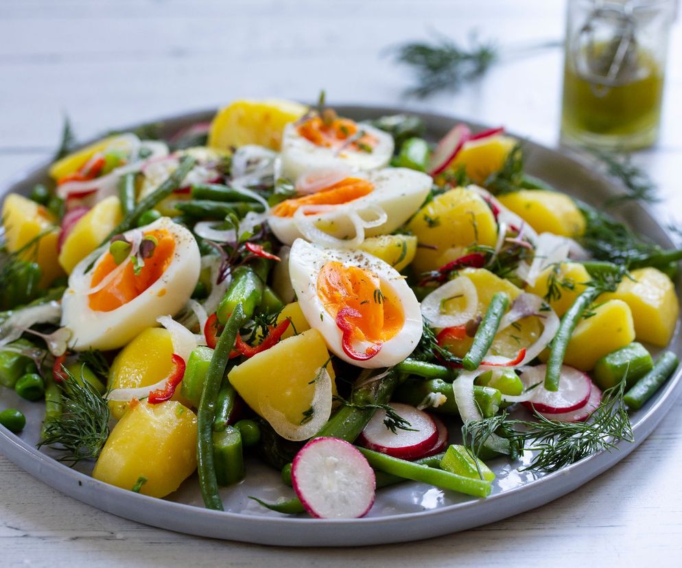 Obłędna sałatka z fasolki szparagowej i młodych ziemniaczków. Sprawdzi się na obiad lub kolację