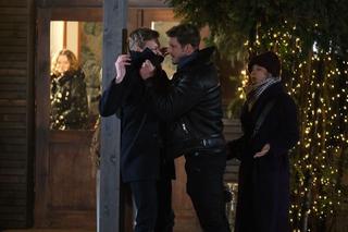 M jak miłość, odcinek 1726. Marcin (Mikołaj Roznerski), Iza (Adriana Kalska), Radek (Philippe Tłokiński)