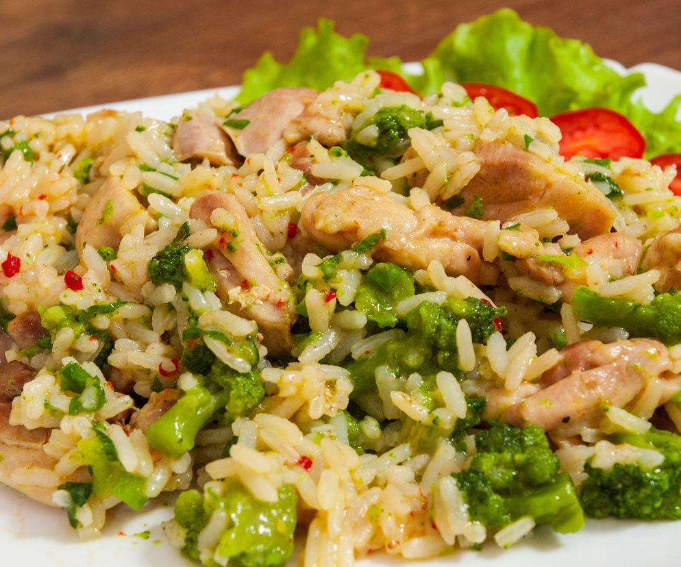 Sezon na cukinię czas start. Jamie Oliver przedstawia ryż po śródziemnomorsku