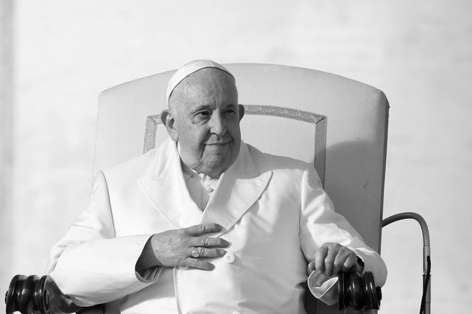 Papież Franciszek nie żyje.