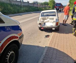   Groźny wypadek w Pawłowie. Dwoje dzieci i kierowca Malucha w szpitalu