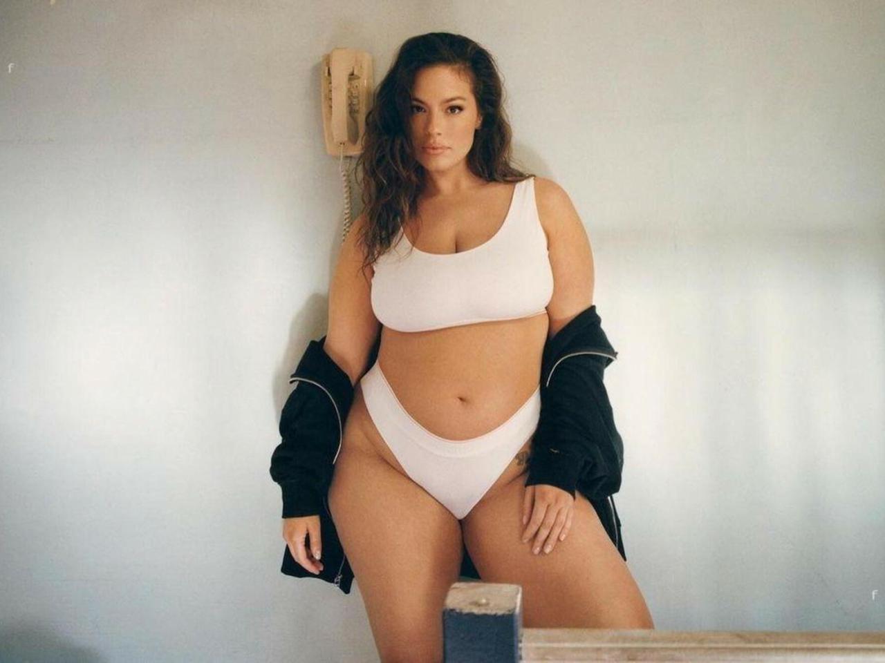 Ashley Graham rodzi lada dzień! To ostatnie zdjęcie przed powitaniem bliźniaków?