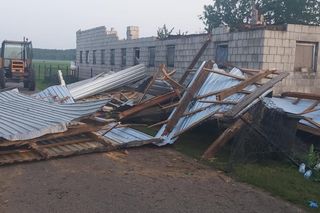 Tragedia na Mazowszu! Burza zabiła 72-latkę. Dach przygniótł ją na podwórku