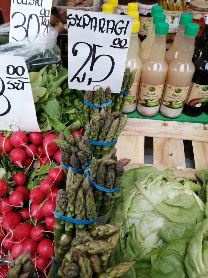 Ceny nowalijek na krakowskich targowiskach. Ile zapłacimy za młode warzywa w marcu 2024?