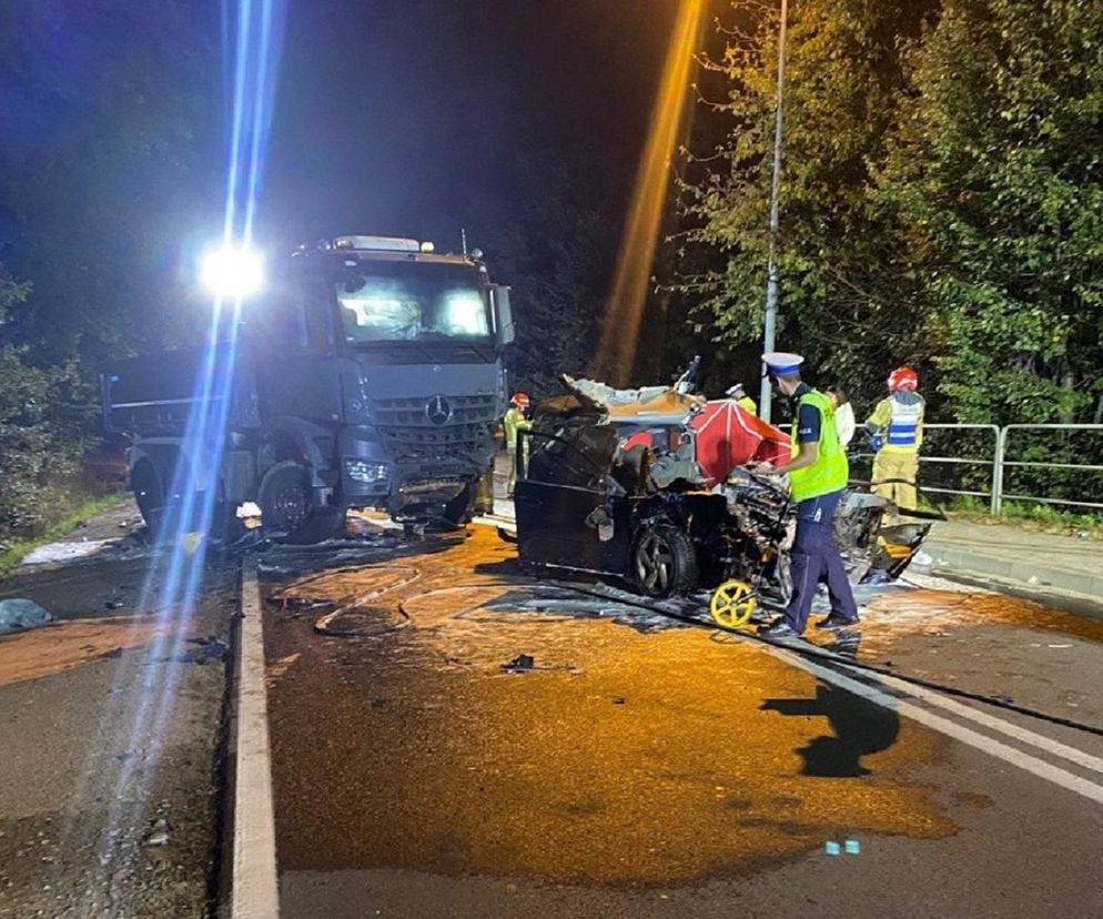 Śmiertelny wypadek w Nowodworzu pod Tarnowem. Nie żyje 40-letni kierowca mazdy