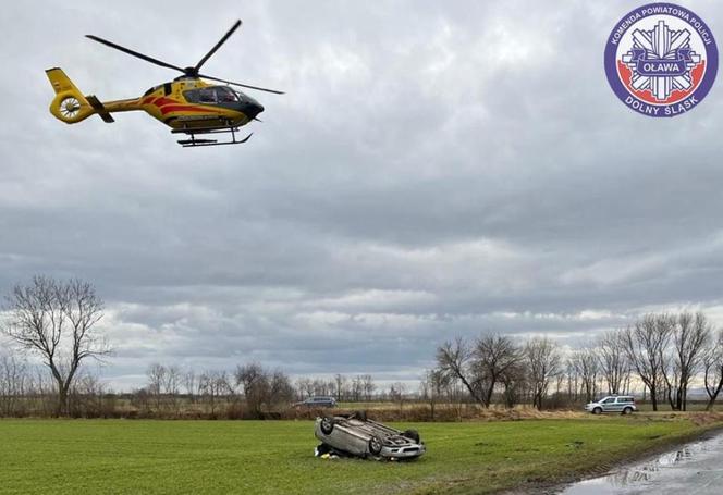 Nastolatka wypadła z opla przez przednią szybę. Wezwano śmigłowiec LPR