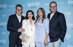 Katarzyna Cichopek i Anna Mucha jak Madonna i Britney przed laty. Buziaki na ściance przed fotoreporterami!