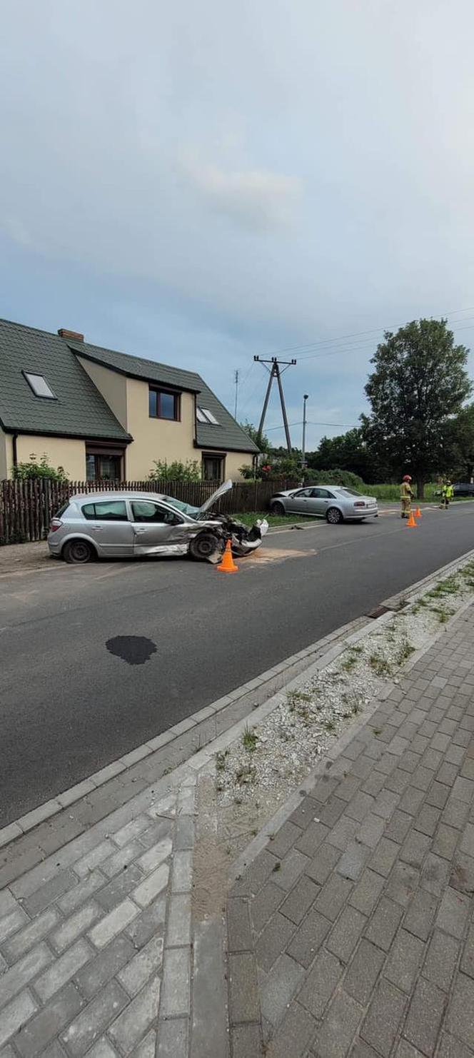 Zderzenie dwóch osobówek w Nowej Wsi Wielkiej! Jedna osoba trafiła do szpitala [ZDJĘCIA]