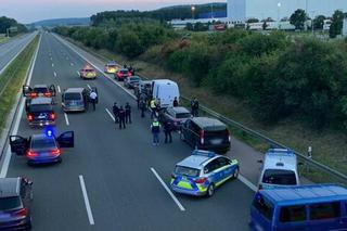 Wziął zakładników w autokarze: Mrożące krew w żyłach sceny na autostradzie!