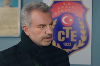 Zeynep drąży temat matki, Bülent ukrywa ojcostwo