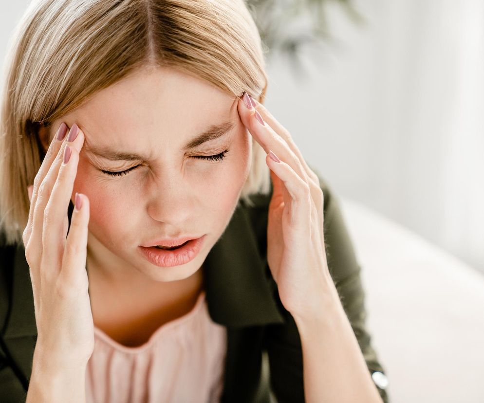 Migrena może zmieniać twój nastrój. Poznaj mniej znane skutki silnego bólu głowy