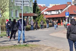 Gigantyczne kolejki do testów na koronawirusa w Warszawie. System tego nie wytrzyma?