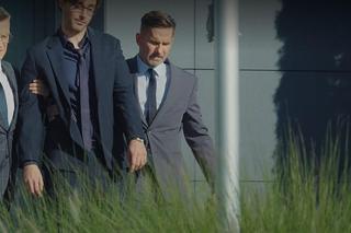 M jak miłość odc. 1776. Piotrek (Marcin Mroczek), Rotkiewicz (Aleksandar Milicević), Kamil (Marcin Bosak)