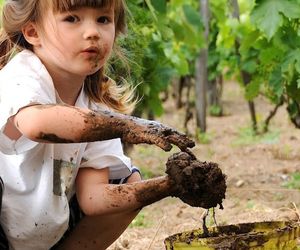 Nie śmiej się, gdy twoje dziecko je własną KUPĘ. Ono cierpi na ZESPÓŁ PICA