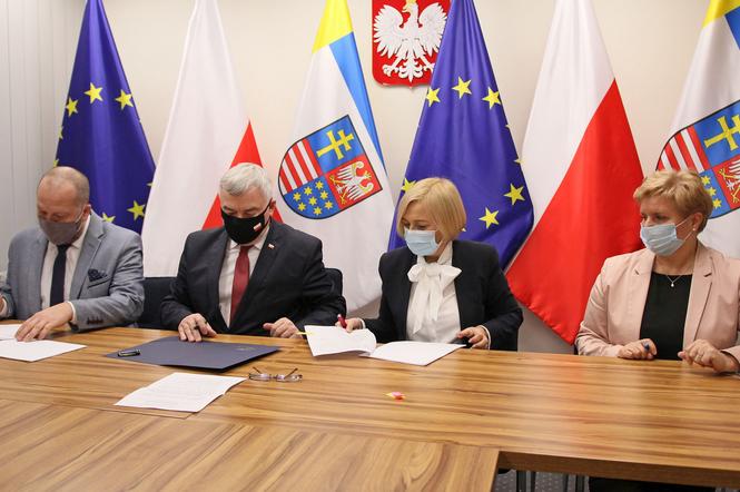 Podpisanie umów szkoły zawodowe Kielce
