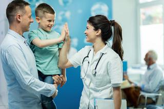 Lekarz POZ a lekarz rodzinny, internista a pediatra - jaka jest między nimi różnica?