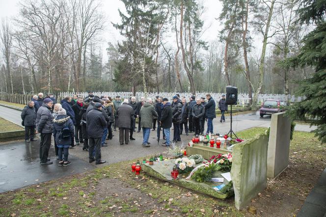 Spotkanie przy grobie Józefa Oleksego na Powązkach