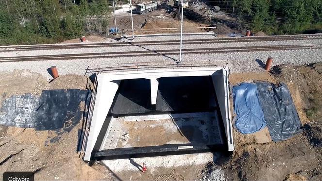 Budowa wiaduktu w Częstochowie: wsunęli obiekt po szynach