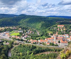 Obryw Skalny w Bardzie. Tutaj widoki zapierają dech w piersiach 