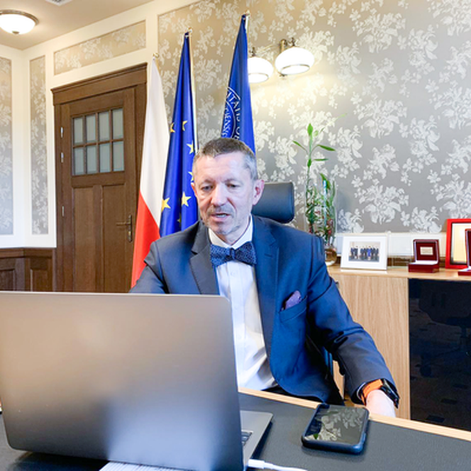 Śląskie uczelnie w obliczu pandemii. Zajęcia, egzaminy i obrony prac przed komputerem