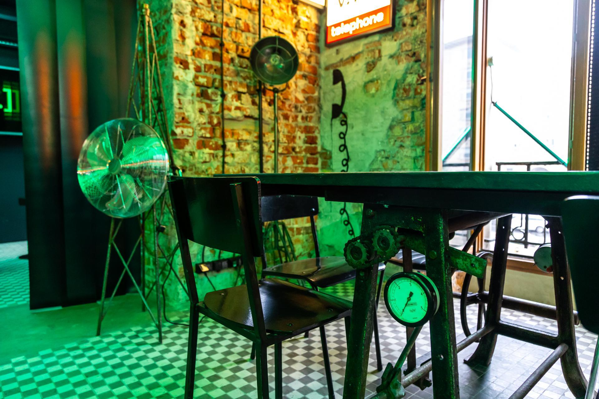 Pub H.4.0.S. Warszawa – detale stolików