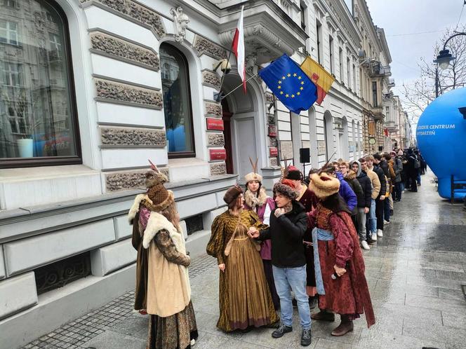 Polonez dla Łodzi. Setki łodzian we wspólnym tańcu [ZDJĘCIA]