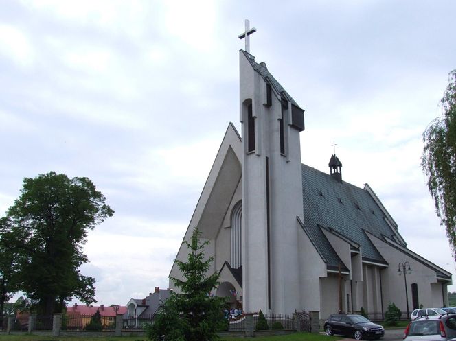 To jedna z najpiękniejszych wsi w Małopolsce. Mieszkał w niej sławny alchemik 