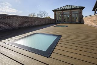 Dom w Chicago z oknami do dachów płaskich DXW od FAKRO