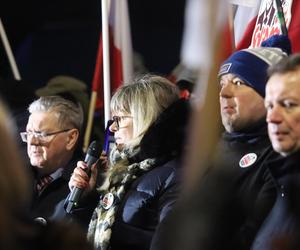 Manifestacja pod więzieniem, w którym przebywa Maciej Wąsik