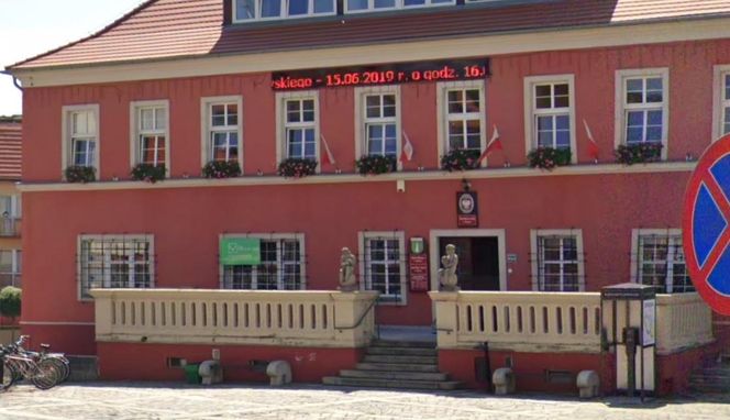 Burmistrz Sobótki chce sprzedać zabytkowy ratusz. Urząd przeniosą do hotelu pracowniczego?