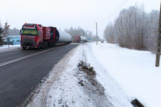 Transport ogromnego sprzętu zatrzymał ruch. Utrudnienia potrwają co najmniej dobę!