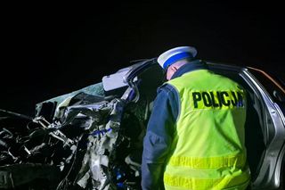 Czołowe zderzenie osobówki z ciężarówką. Kierowca toyoty nie miał szans