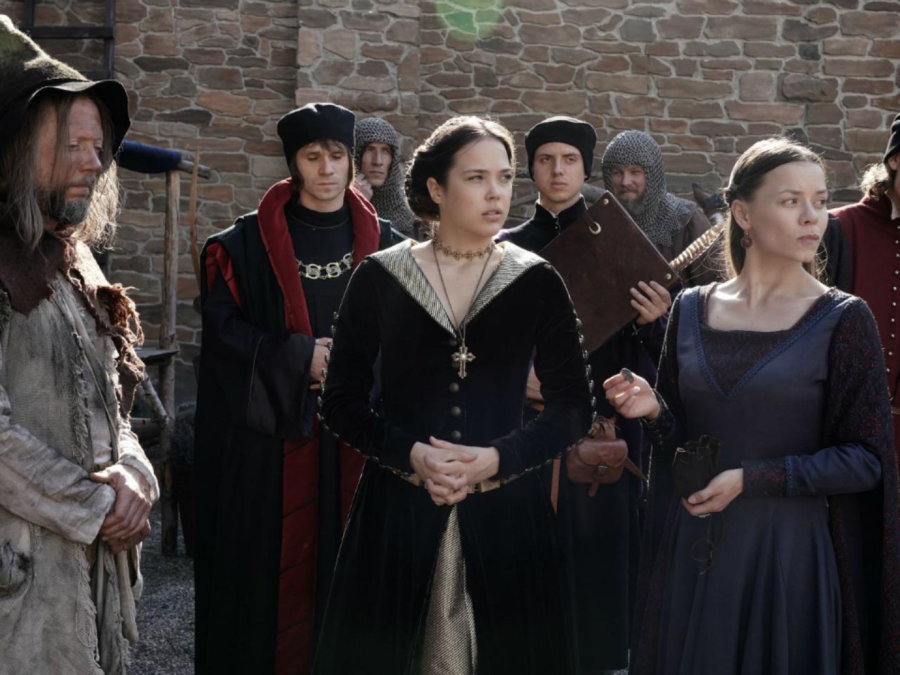 Korona królów odcinek 389 - opis, streszczenie:  Jadwiga pokazuje nadwornym uczonym psałterz