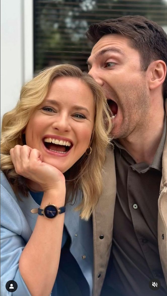 M jak miłość na planie. Julia (Marta Chodorowska), Dima (Michaił Pszeniczny)