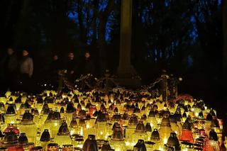 Cmentarz Centralny nocą