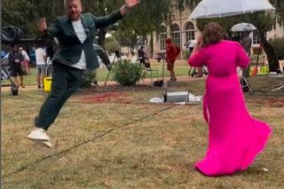 Ania Starmach tańczy w deszczu z Tomkiem Jakubiakiem