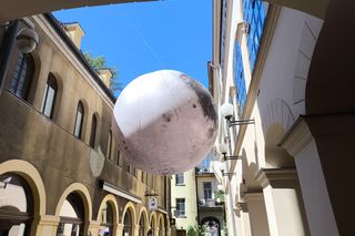 Tarnów ma swój Księżyc! Niezwykła instalacja pojawiła się w Pasażu Tertila
