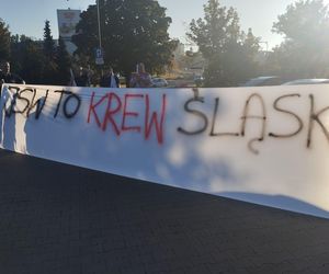 Protest górników w Jastrzębiu-Zdroju. Blokują kluczowe rondo i główne drogi