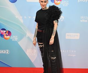 Krzan pokazała majtki, a Krupińska wyglądała jak syrenka. Tłum gwiazd na Top of the Top Sopot Festival 2025
