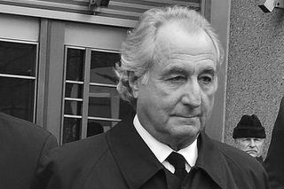 Król oszustów nie żyje! Kim był Bernie Madoff? Ukradł 20 MILIARDÓW DOLARÓW