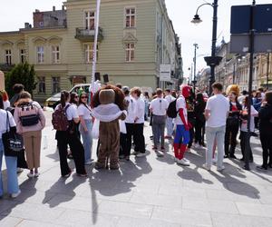 Pochód Juwenaliowy Łódzkich Uczelni. Studenci przejęli Łódź! [ZDJĘCIA]