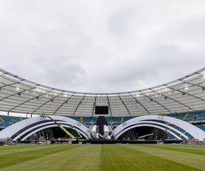 Budowa scen sylwestrowych na Stadionie Śląskim