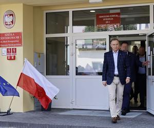 Prezydent RP Andrzej Duda głosował w lokalu wyborczym w Szkole Podstawowej nr 1 przy ulicy Partyzanckiej 15 w Ostrowie Wielkopolskim