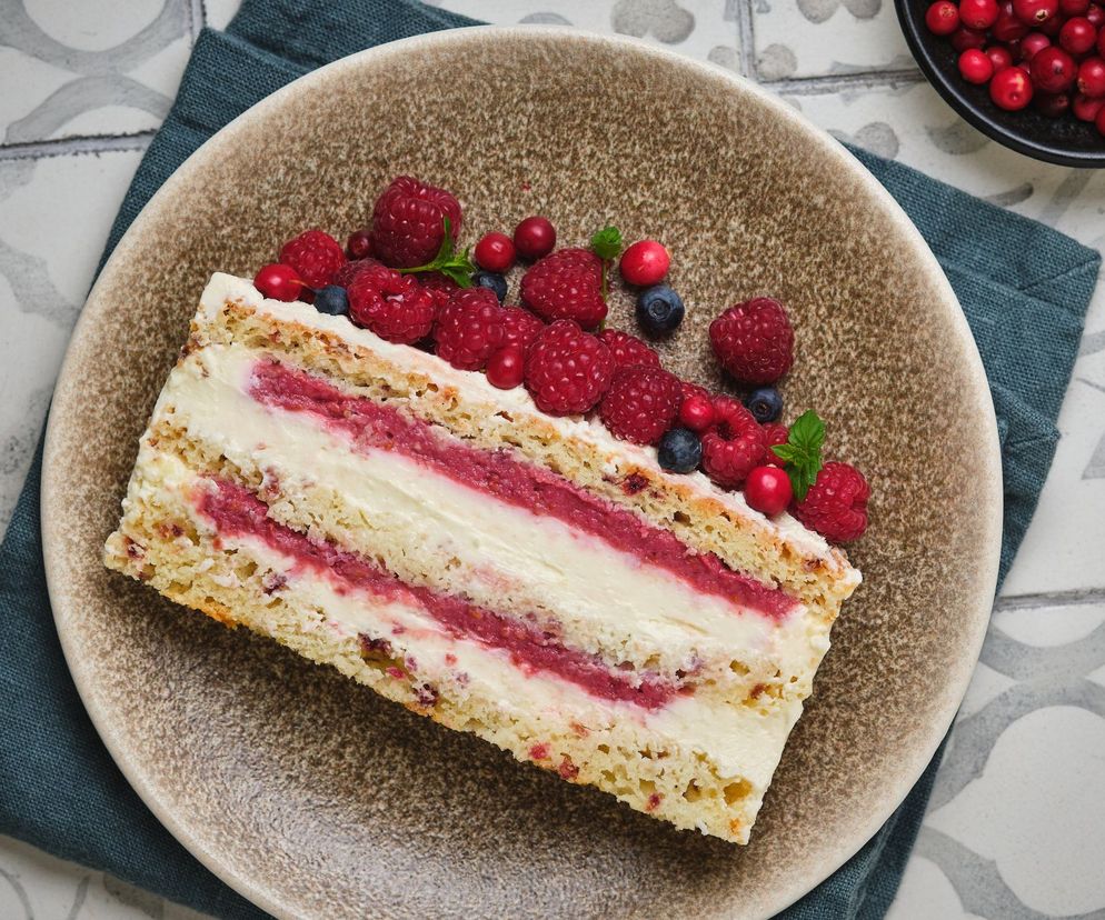 Kokosowa księżniczka bez pieczenia - ciasto jak wafelki Princessa z malinową nutką